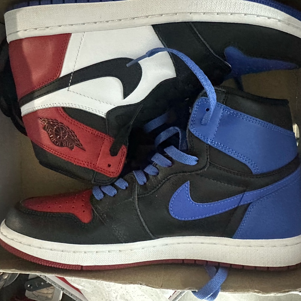 Nike Air Jordan 1 Retro High OG Sneakers


They have been worn 1x